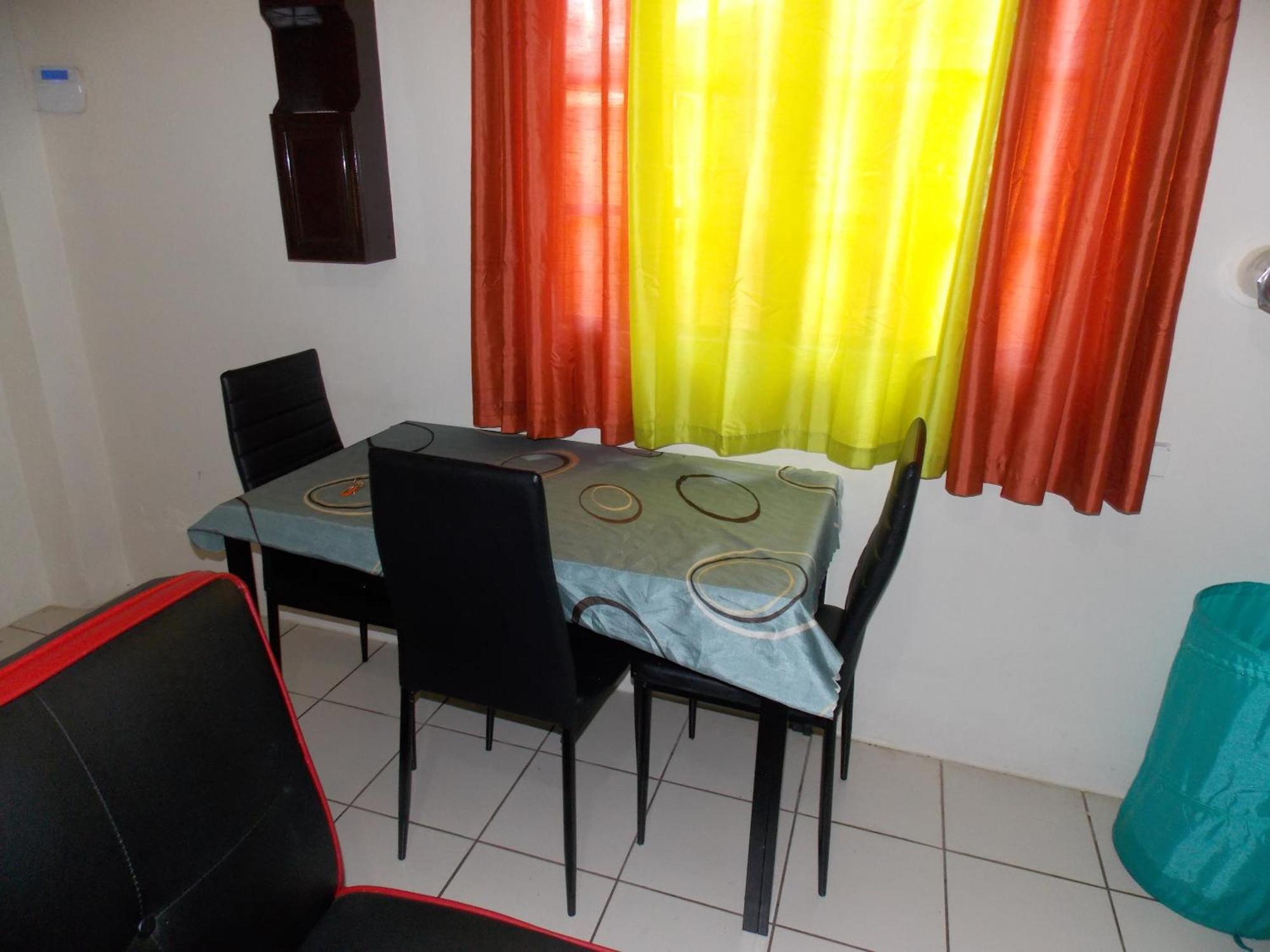 Stewart Apt- Trincity, Airport, Washer, Dryer, Office, Cable , Wifi Chambre photo