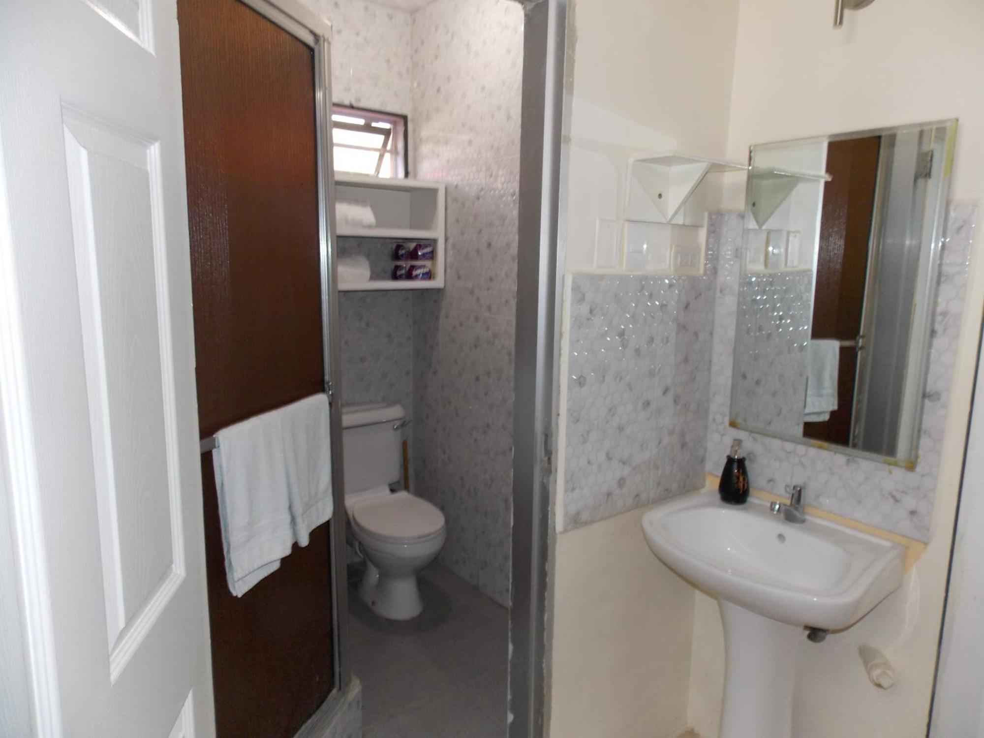 Stewart Apt- Trincity, Airport, Washer, Dryer, Office, Cable , Wifi Chambre photo